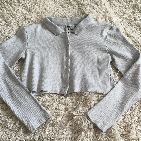 PRINCESS POLLY - Grey Button Long Sleeve Crop Top - Picture 1 of 5